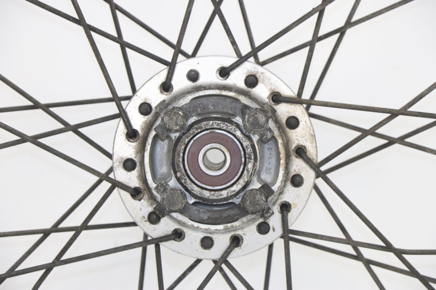 photo de FRONT RIM SUZUKI GN 125 (1997 - 2000) - High-resolution close-up