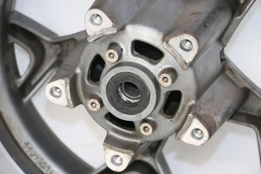 photo de FRONT WHEEL RIM APRILIA SXR 50 (2021 - 2023) - Technical close-up