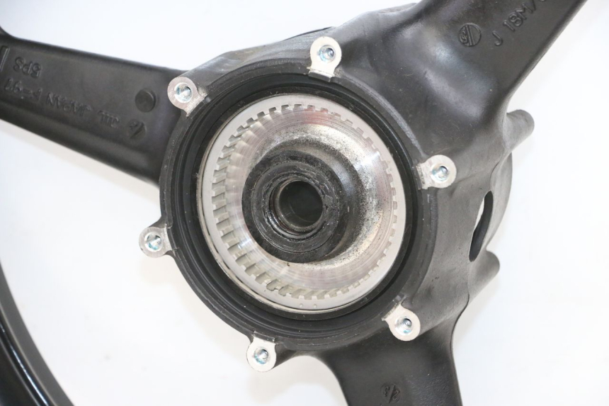 photo de FRONT WHEEL RIM YAMAHA TDM ABS 900 (2002 - 2014) - Focus on structure