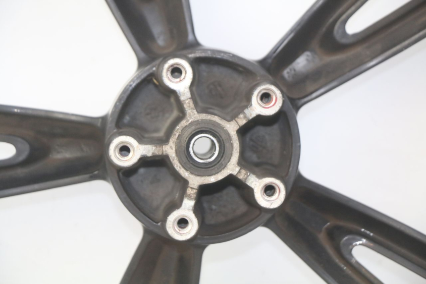 photo de FRONT WHEEL RIM PEUGEOT TWEET 4T 50 (2010 - 2014) - Distinctive features