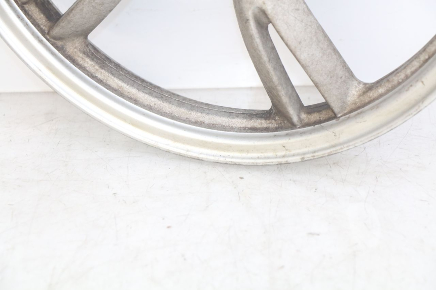 photo de FRONT WHEEL RIM PEUGEOT TWEET 4T 50 (2010 - 2014) - Fixing points details