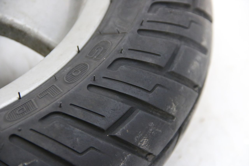 photo de FRONT WHEEL PIAGGIO VESPA GRANTURISMO 125 (2003 - 2007) - Fixing points details