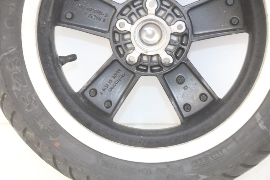 photo de FRONT WHEEL RIM PIAGGIO VESPA GTS SUPER IE 125 (2009 - 2016) - Fixing points details