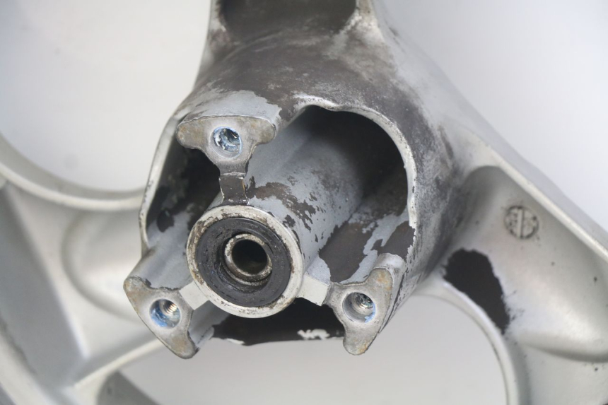 photo de FRONT WHEEL RIM KYMCO VITALITY 2T 50 (2004 - 2010) - Alternative perspective