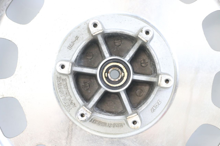 photo de FRONT WHEEL RIM DAELIM VL DAYSTAR 125 (2000 - 2011) - High-resolution close-up