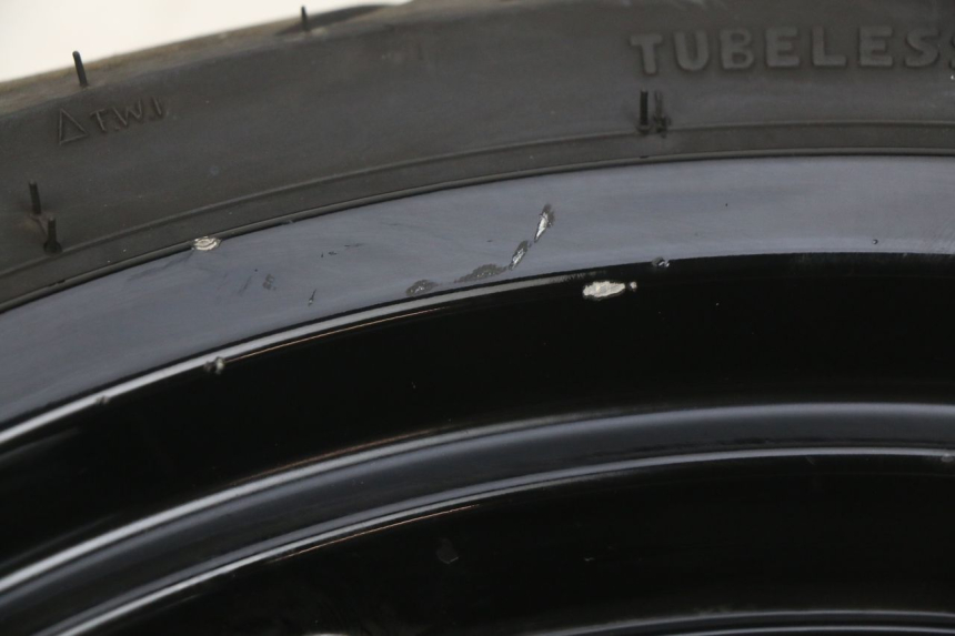 photo de FRONT WHEEL YAMAHA XMAX X-MAX 125 (2006 - 2009) - Alternative perspective