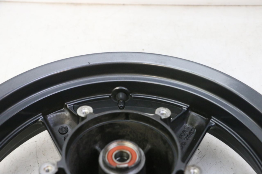 photo de FRONT WHEEL RIM YAMAHA X-MAX XMAX 125 (2010 - 2013) - Zoom on usage condition