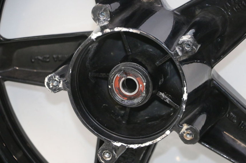 photo de FRONT WHEEL YAMAHA XMAX X-MAX 125 (2006 - 2009) - High-resolution close-up