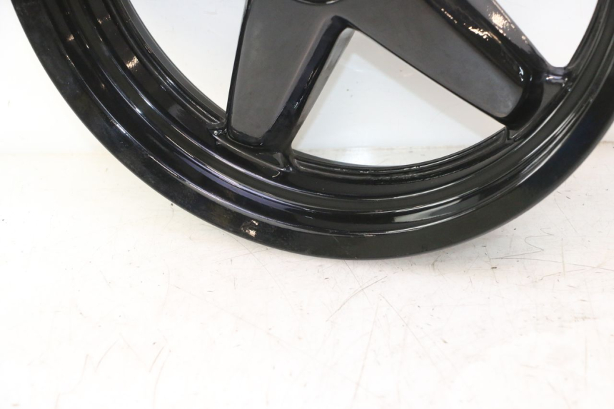 photo de FRONT WHEEL YAMAHA XMAX X-MAX 125 (2006 - 2009) - Detailed visual inspection