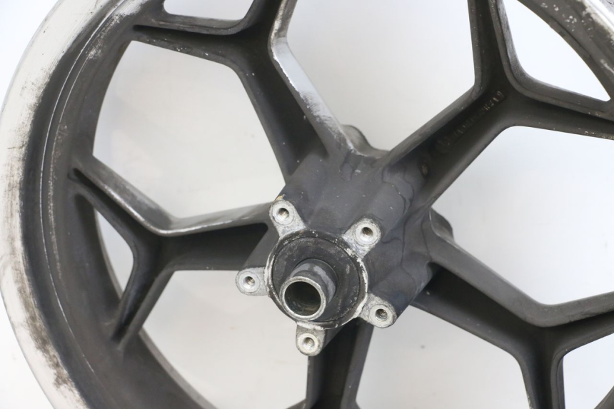 photo de FRONT WHEEL RIM PIAGGIO X10 125 (2012 - 2017) - Zoom on usage condition