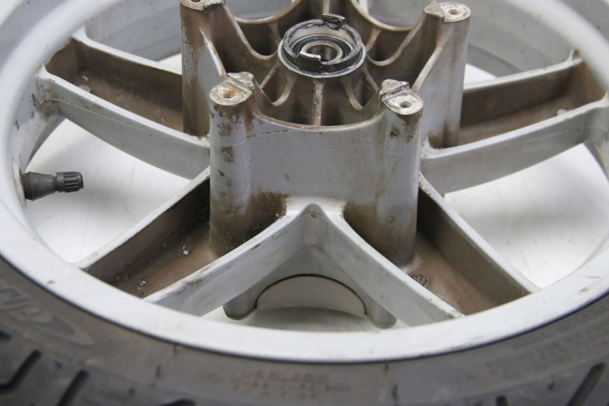 photo de FRONT WHEEL RIM PIAGGIO X8 125 (2004 - 2007) - Fixing points details