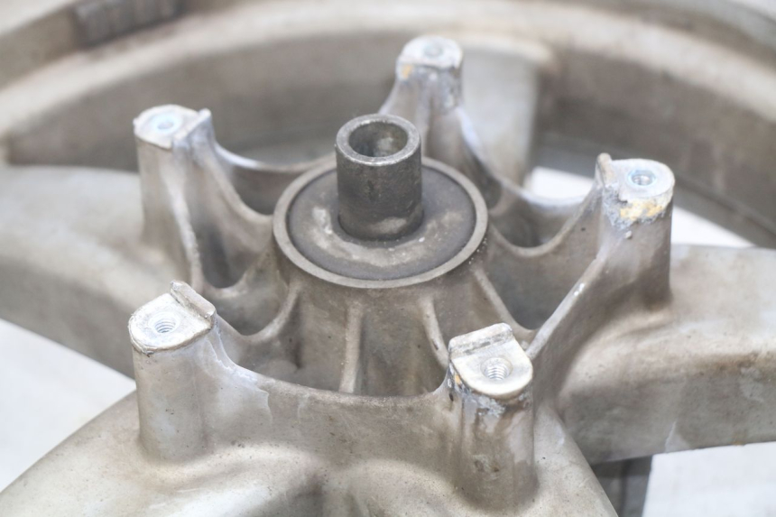 photo de FRONT WHEEL PIAGGIO X9 EVOLUTION 250 (2003 - 2007) - Additional view of the item