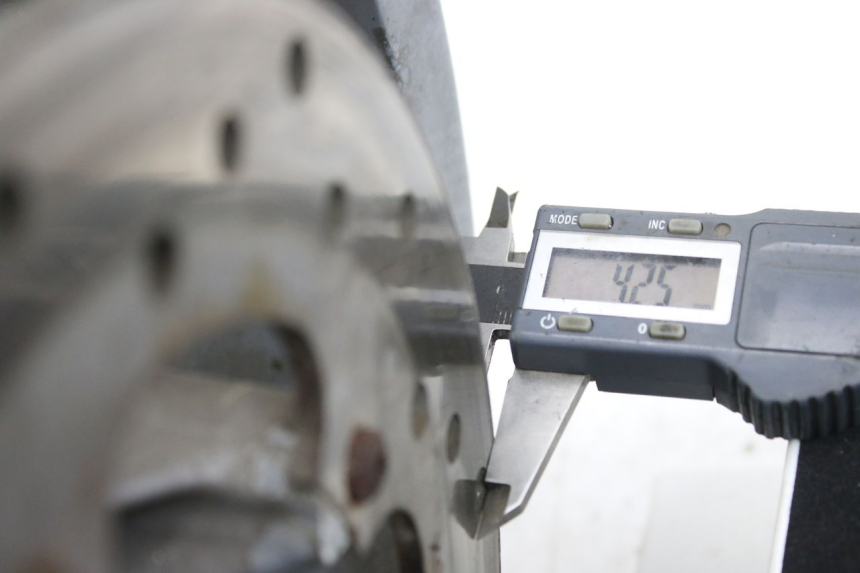 photo de FRONT WHEEL PIAGGIO X9 EVOLUTION 125 (2003 - 2007) - Alternative perspective