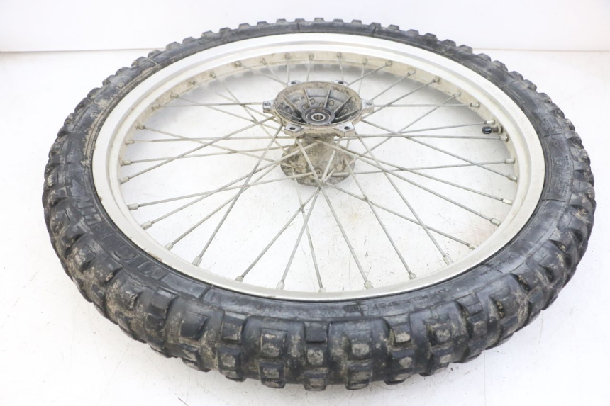 photo de FRONT WHEEL RIM PEUGEOT XP6 50 (1997 - 2003) - Fixing points details