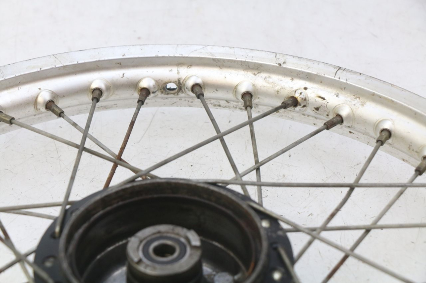 photo de FRONT WHEEL RIM YAMAHA YZ 80 (1982 - 1983) - Zoom on usage condition
