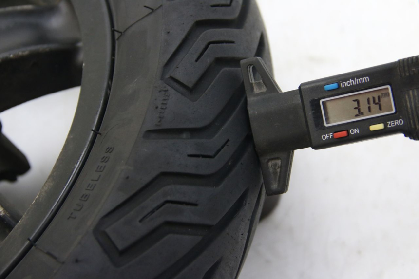 photo de FRONT WHEEL RIM PIAGGIO ZIP 2T 50 (2009 - 2019) - Zoom on usage condition