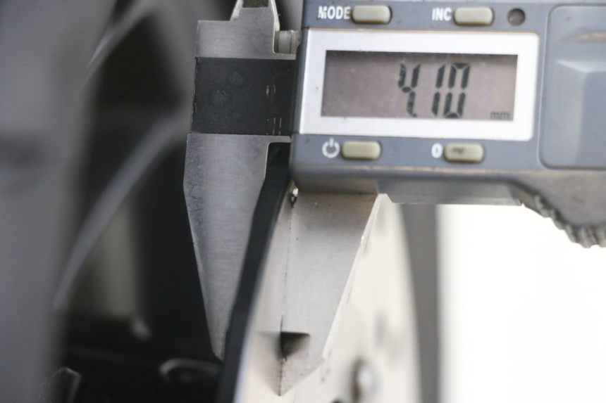 photo de FRONT WHEEL RIM PIAGGIO ZIP 2T 50 (2009 - 2019) - Zoom on usage condition