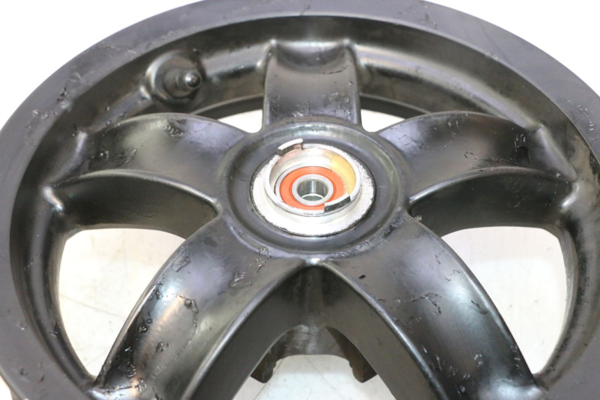 photo de FRONT WHEEL RIM PIAGGIO ZIP 2T 50 (2009 - 2019) - Alternative perspective