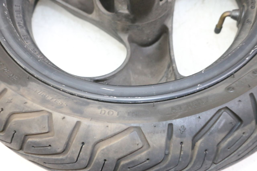 photo de FRONT RIM AND TIRE KYMCO AGILITY 4T 50 (2005 - 2018) - Zoom on usage condition