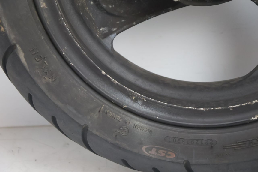 photo de FRONT RIM AND TIRE KYMCO AGILITY 4T 50 (2005 - 2018) - High-resolution close-up