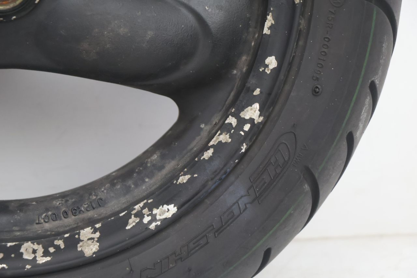 photo de FRONT RIM AND TIRE KYMCO AGILITY 4T 50 (2005 - 2018) - Fixing points details