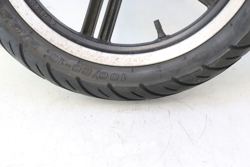 photo de FRONT RIM AND TIRE KYMCO AGILITY CITY 16P 125 (2015 - 2024) - Fixing points details