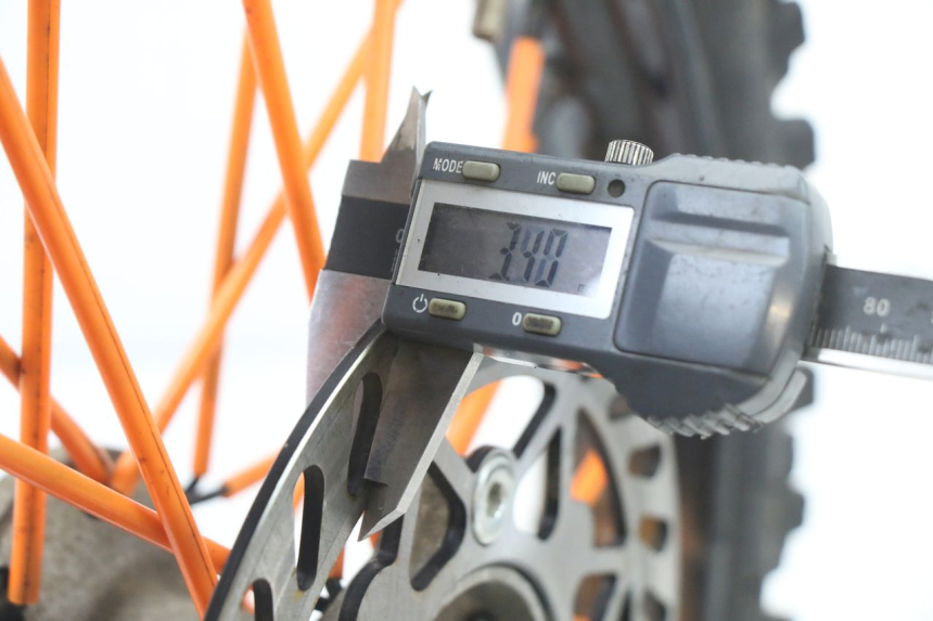 photo de FRONT RIM AND TIRE APOLLO RFZ 125 - Component detail