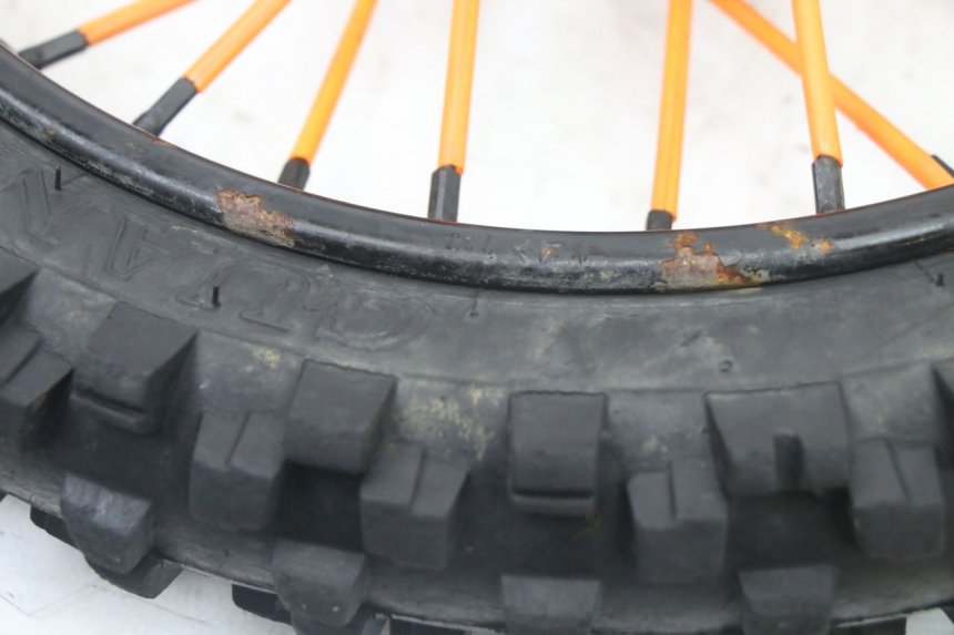 photo de FRONT RIM AND TIRE APOLLO RFZ 125 - Technical close-up