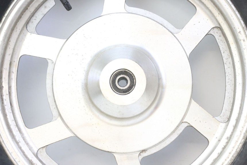 photo de FRONT RIM AND TIRE HYOSUNG GV AQUILA 125 (2000 - 2009) - Detailed visual inspection