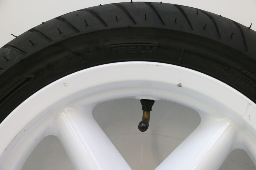 photo de FRONT RIM AND TIRE MBK BOOSTER ROCKET 50 (2004 - 2016) - Focus on structure