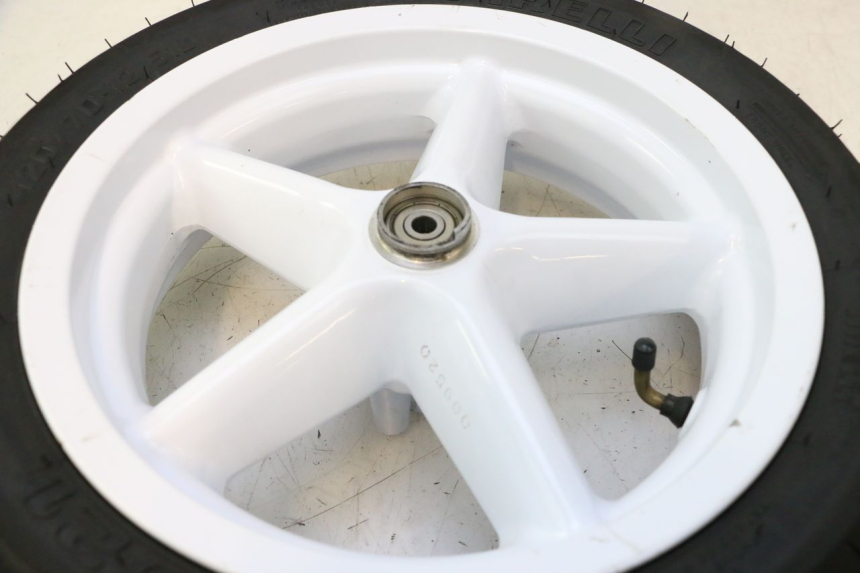 photo de FRONT RIM AND TIRE MBK BOOSTER ROCKET 50 (2004 - 2016) - Surface and material condition