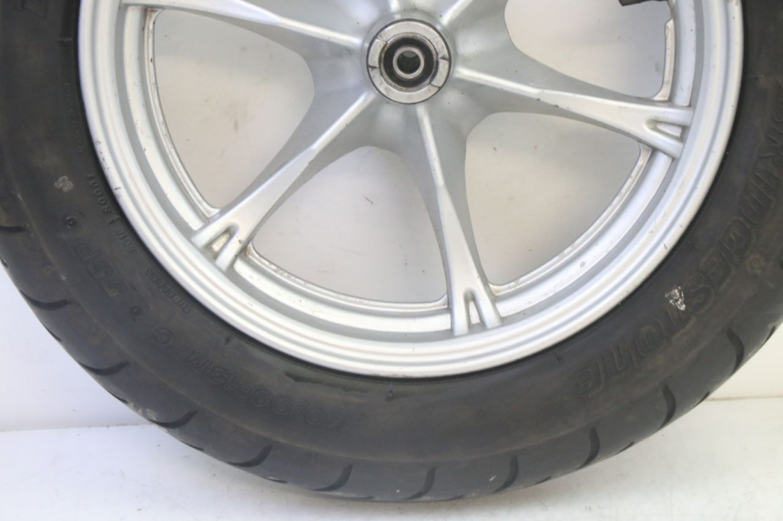 photo de FRONT RIM AND TIRE SUZUKI BURGMAN 125 (2007 - 2014) - Technical close-up
