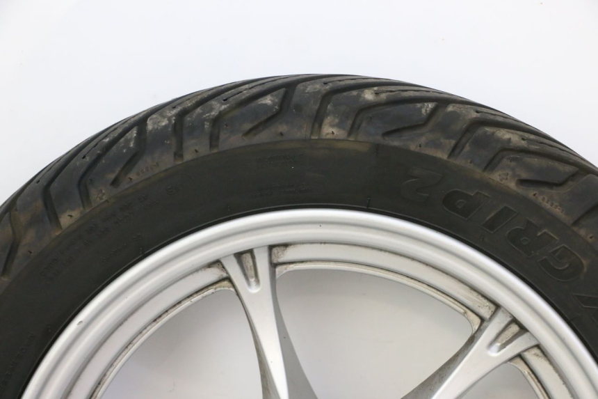 photo de FRONT RIM AND TIRE SUZUKI BURGMAN 125 (2007 - 2014) - Additional view of the item