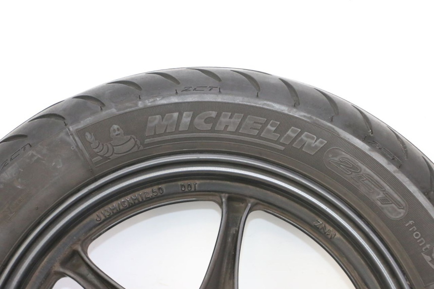 photo de FRONT RIM AND TIRE SUZUKI BURGMAN 125 (2007 - 2014) - High-resolution close-up