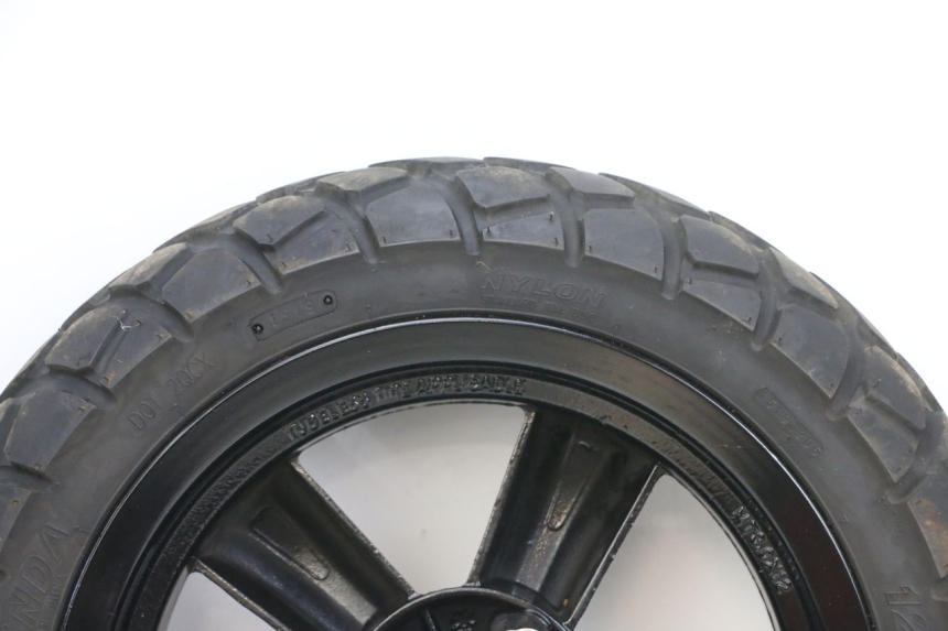 photo de FRONT RIM AND TIRE SYM CROX 4T 50 (2016 - 2023) - High-resolution close-up
