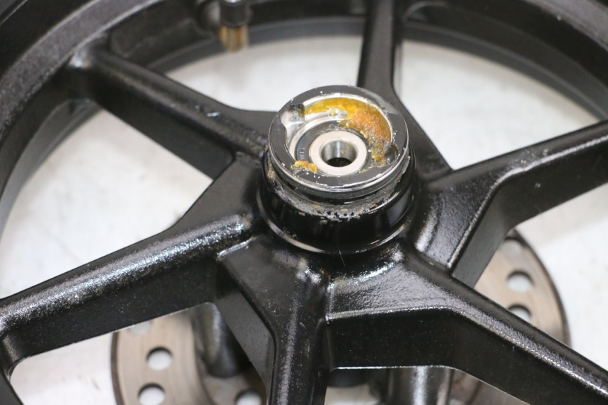 photo de FRONT RIM AND TIRE LONGJIA DIGITA 4T 50 (2019 - 2022) - Technical close-up