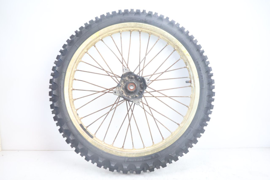 photo de FRONT RIM AND TIRE SUZUKI DR S 600 (1985 - 1989) - Additional view of the item