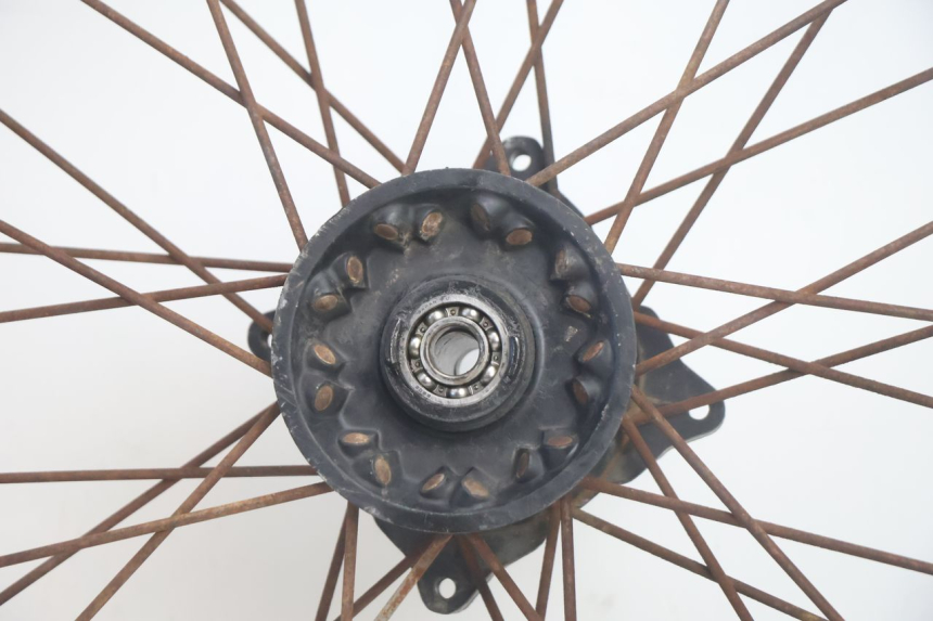 photo de FRONT RIM AND TIRE SUZUKI DR S 600 (1985 - 1989) - Alternative perspective