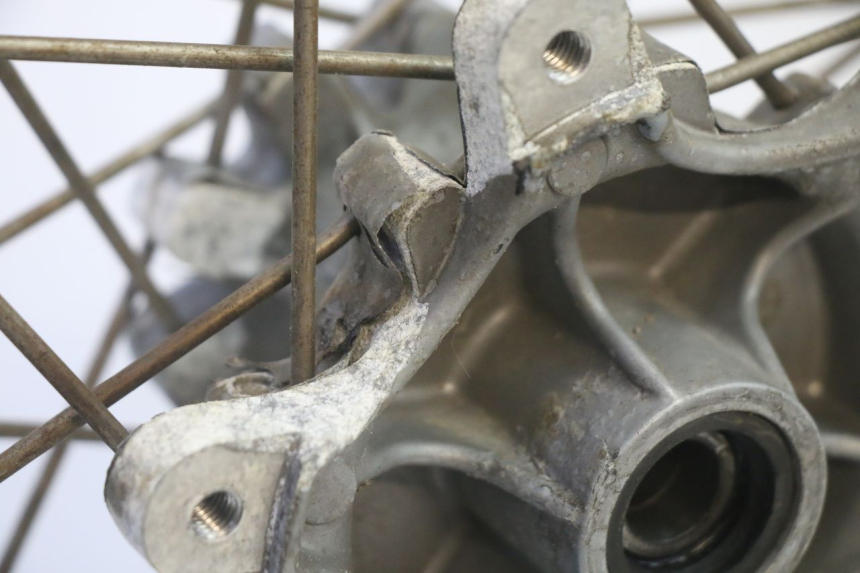 photo de FRONT RIM AND TIRE APRILIA ETX 125 (1998 - 2002) - Distinctive features