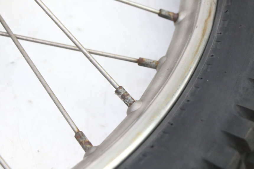 photo de FRONT RIM AND TIRE APRILIA ETX 125 (1998 - 2002) - Component zoom