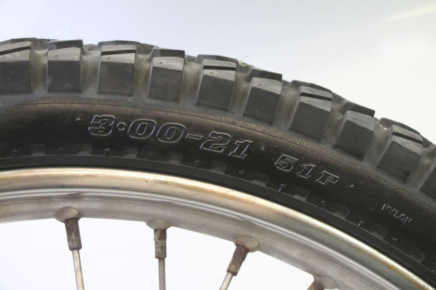 photo de FRONT RIM AND TIRE APRILIA ETX 125 (1998 - 2002) - Detailed visual inspection