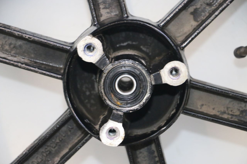 photo de FRONT RIM AND TIRE KEEWAY F-ACT NAKED 50 (2009 - 2014) - Component zoom