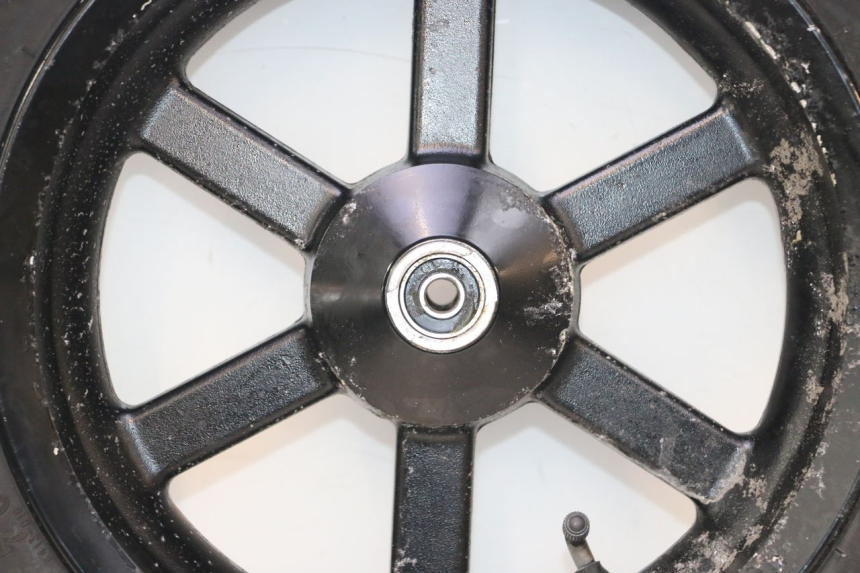 photo de FRONT RIM AND TIRE KEEWAY F-ACT NAKED 50 (2009 - 2014) - Focus on structure