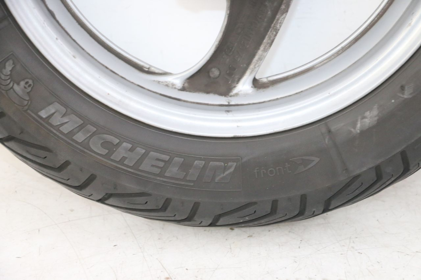 photo de FRONT RIM AND TIRE HONDA FES S-WING SWING ABS 125 (2007 - 2015) - High-resolution close-up