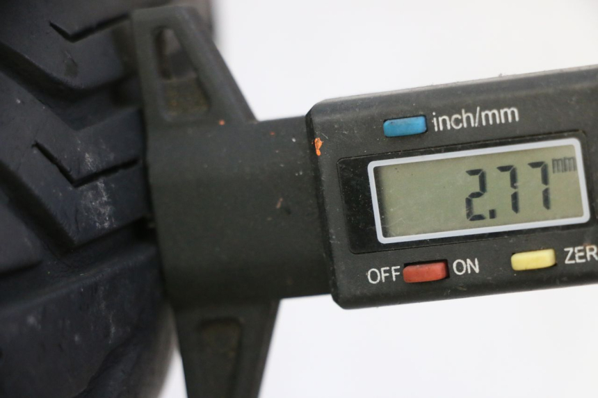 photo de FRONT RIM AND TIRE HONDA FES S-WING SWING ABS 125 (2007 - 2015) - Zoom on usage condition