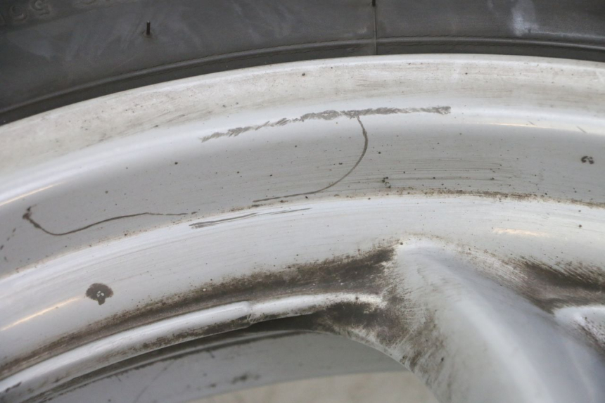 photo de FRONT RIM AND TIRE HONDA FES S-WING SWING ABS 125 (2007 - 2015) - Technical close-up