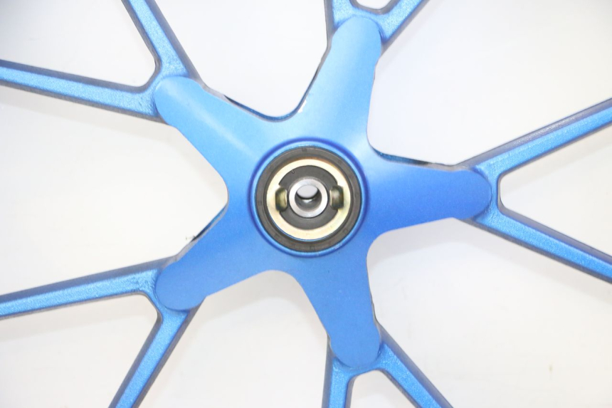 photo de FRONT RIM AND TIRE STAHO FH 50 (2018 - 2019) - High-resolution close-up