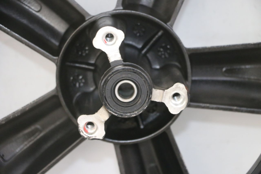 photo de FRONT RIM AND TIRE SYM FIDDLE 3 III 50 (2014 - 2020) - Additional view of the item