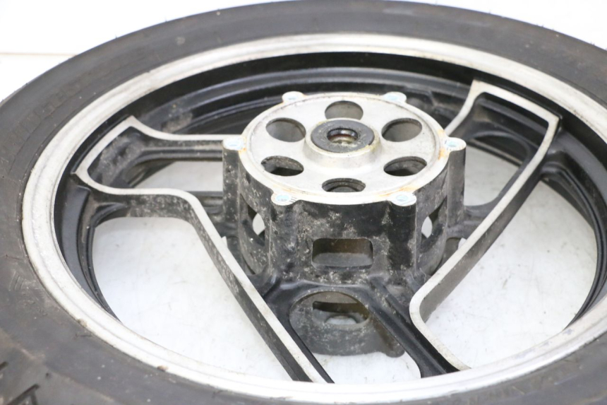 photo de FRONT RIM AND TIRE YAMAHA FJ 36Y 1100 (1984 - 1985) - Technical close-up