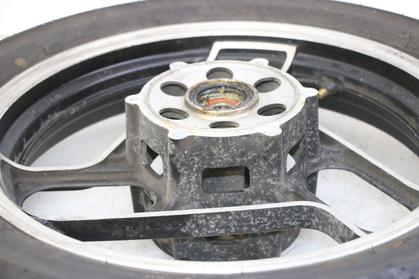 photo de FRONT RIM AND TIRE YAMAHA FJ 36Y 1100 (1984 - 1985) - Surface and material condition